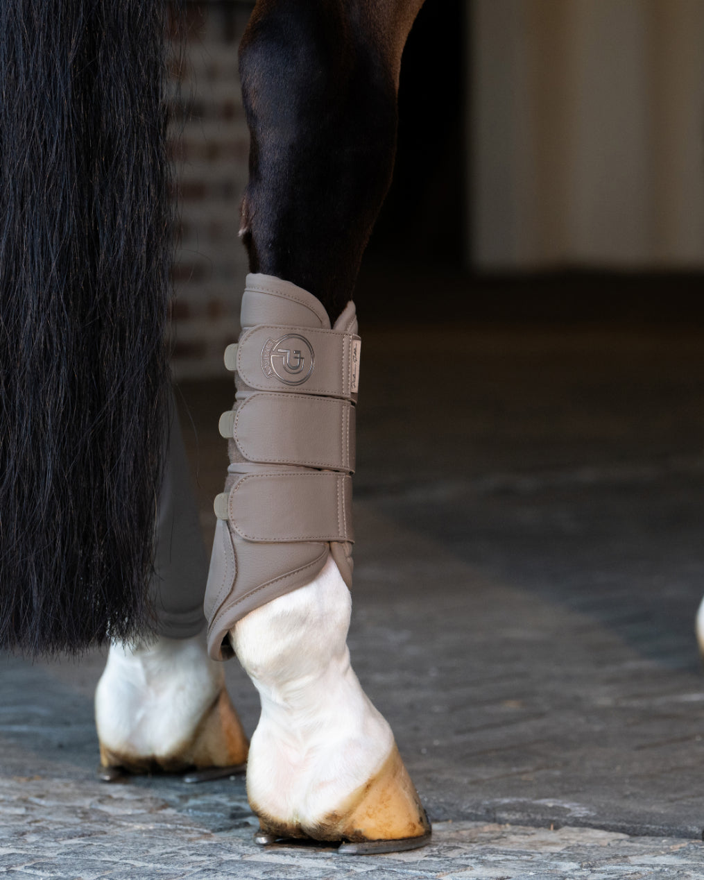 Eskadron Faux Leather Tendon Boots Platinum 25.