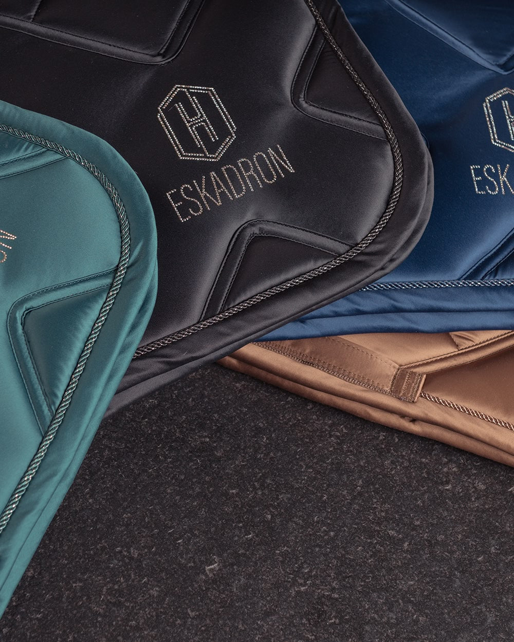 Eskadron Bicross Mattgloss Saddle Pad Heritage 2024 - Cognac.