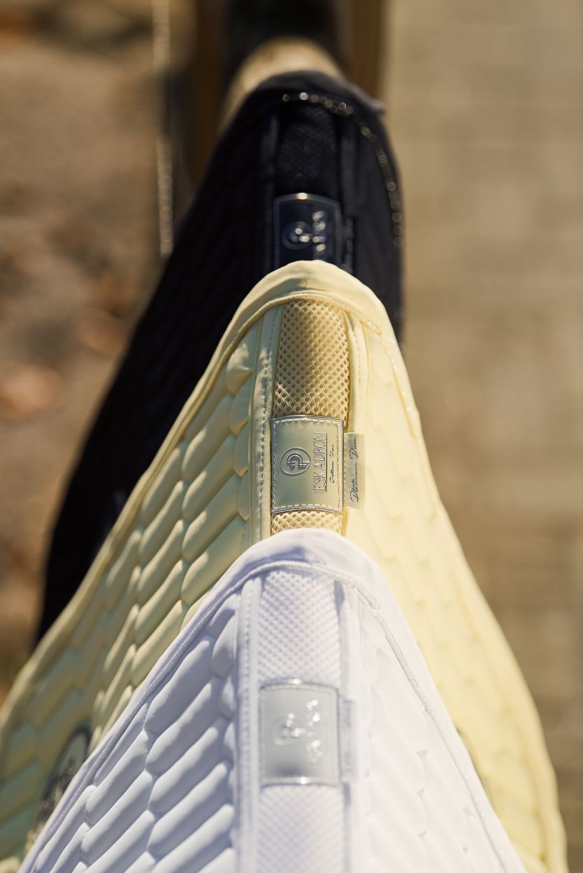 Eskadron Softshell Avantgarde Saddle Pad Platinum Pure 23.