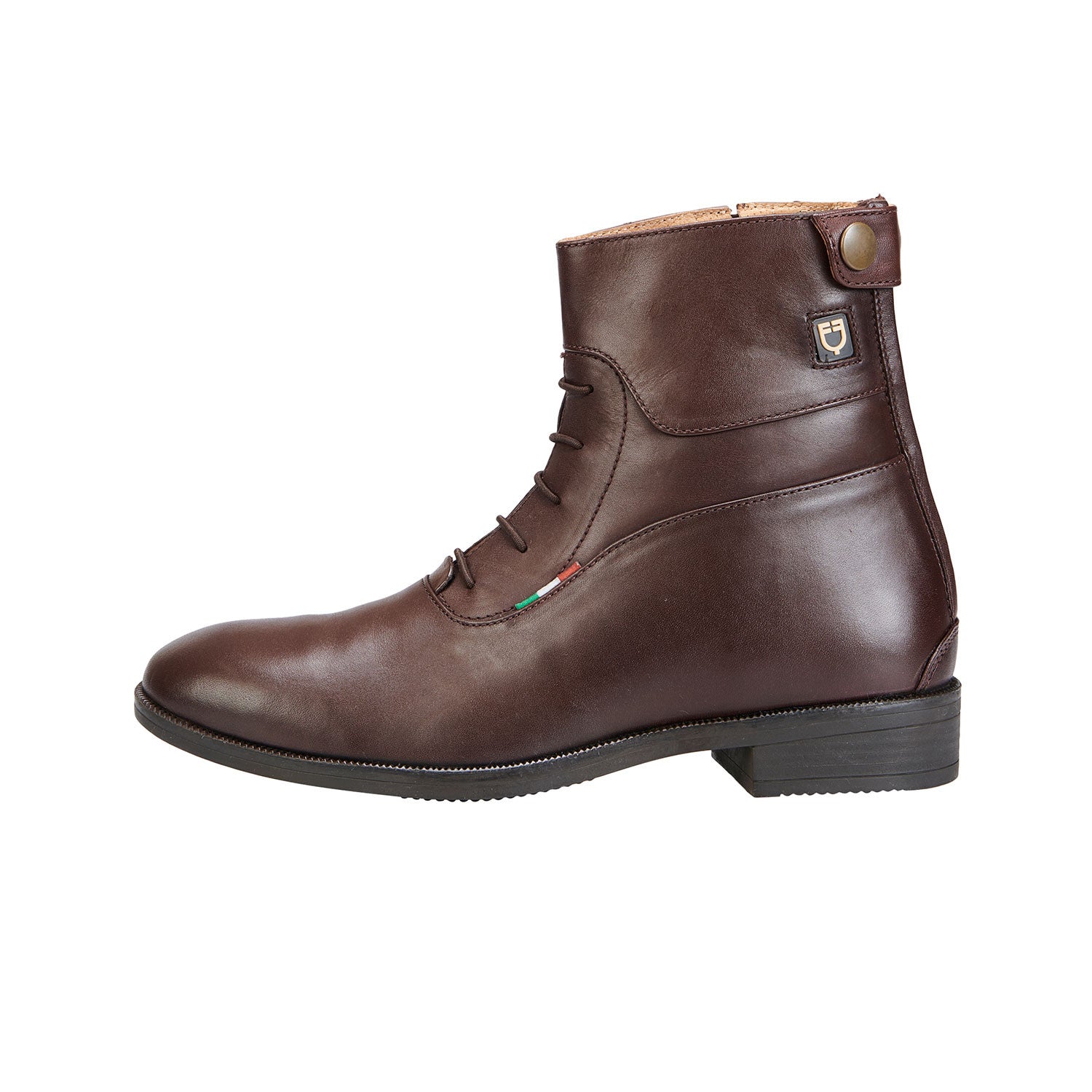Unisex ankle boots with laces.