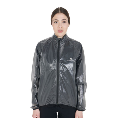 Windproof and water-repellent unisex overcoat.