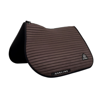 Sublime striped jumping saddle pad in technical fabric.