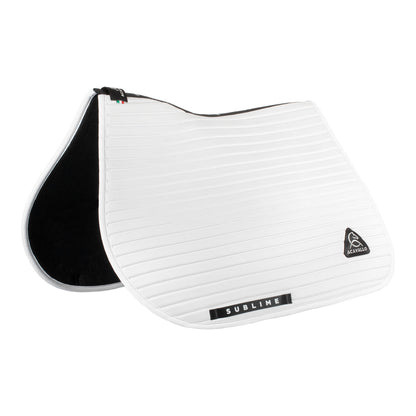 Sublime striped jumping saddle pad in technical fabric.