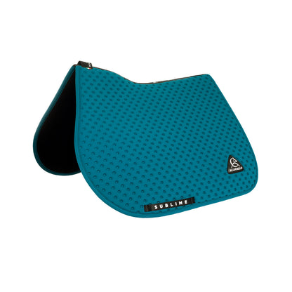 Sublime dotted jumping saddle pad in technical fabric.