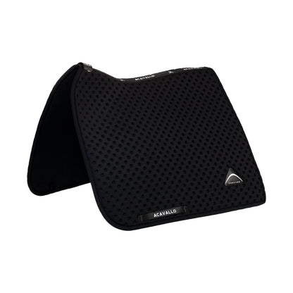 Sublime dotted dressage saddle pad in technical fabric.