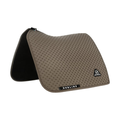 Sublime dotted dressage saddle pad in technical fabric.