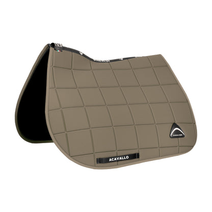 Sublime jumping saddle pad in square technical fabric.