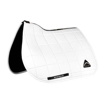 Sublime jumping saddle pad in square technical fabric.
