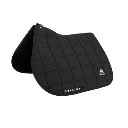 Sublime jumping saddle pad in square technical fabric.