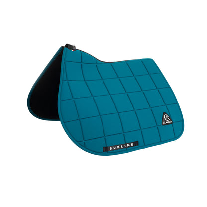 Sublime jumping saddle pad in square technical fabric.