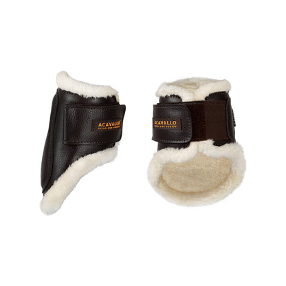 Jumping fetlock boots faux sheepskin &amp; hook-and-loop closure.