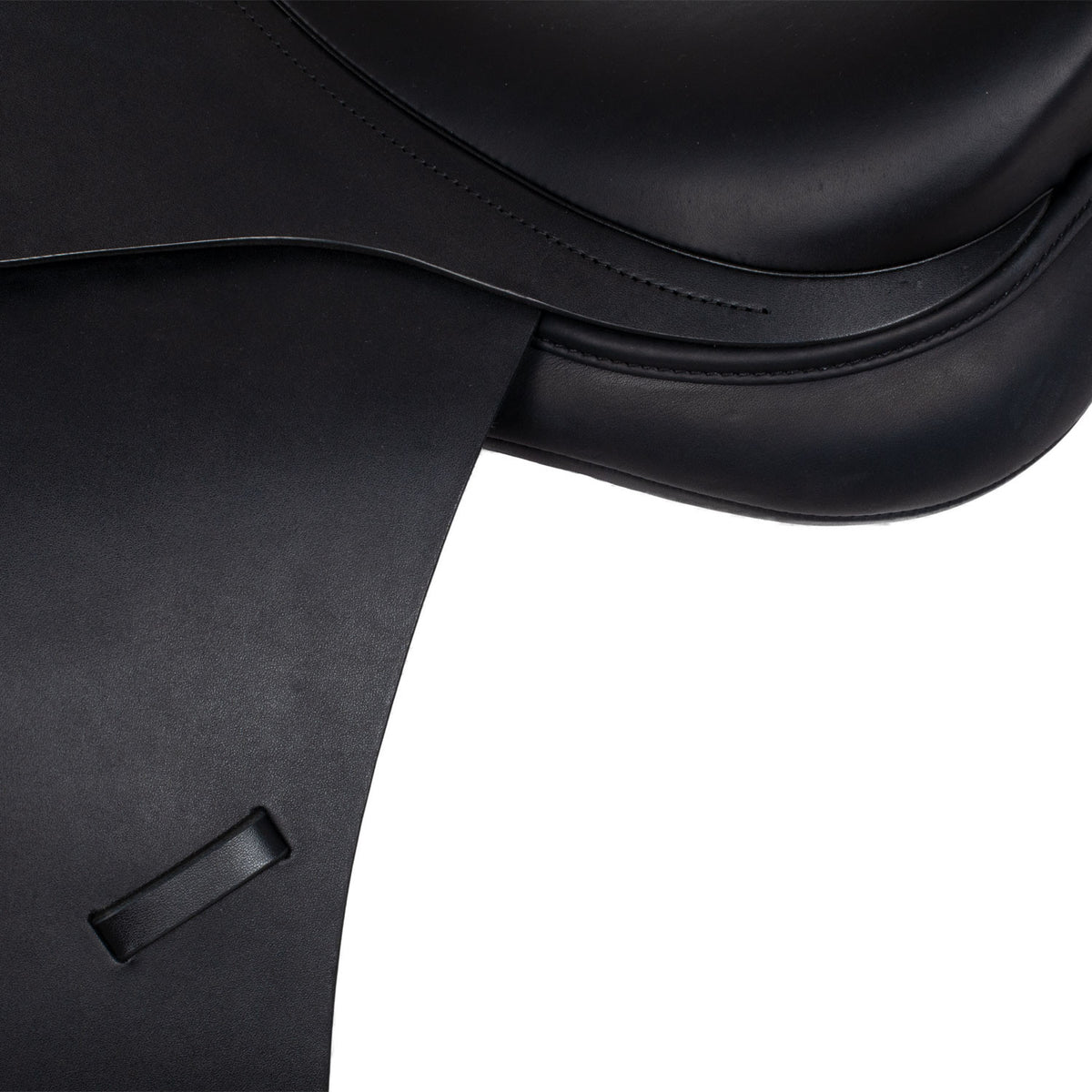 Dressage saddle with long blocks