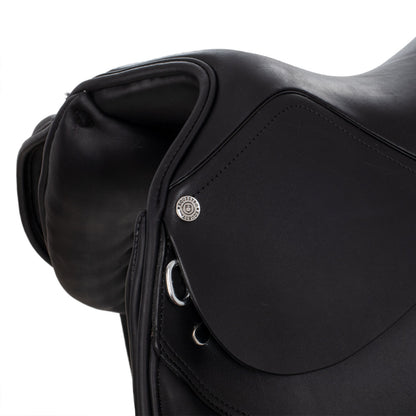 Dressage saddle with long blocks