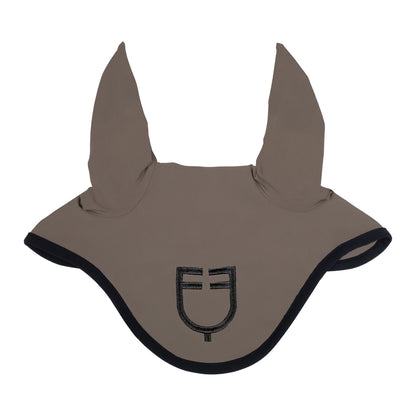 Black line edition fly veil in stretch material.