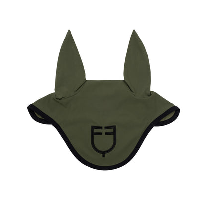 Black line edition fly veil in stretch material.