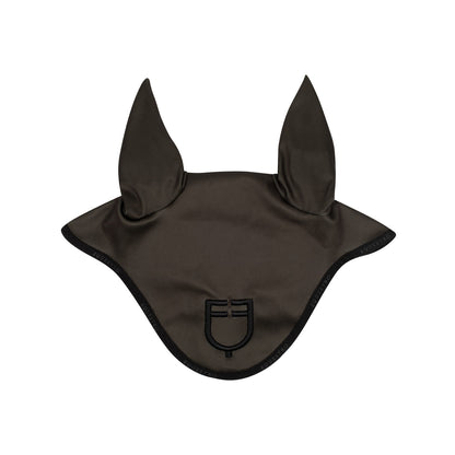 Fly veil in technical fabric with logo.