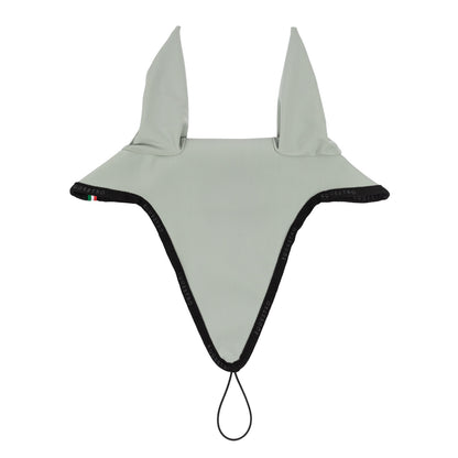 Fly veil in technical fabric with noseband attachment.