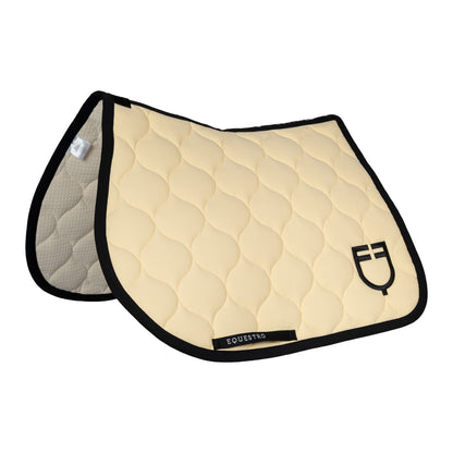 Jumping saddle pad with onion quilting.