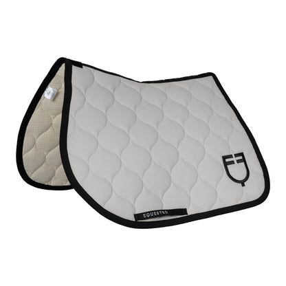 Jumping saddle pad with onion quilting.