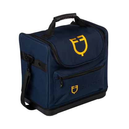 Grooming bag zip pocket.
