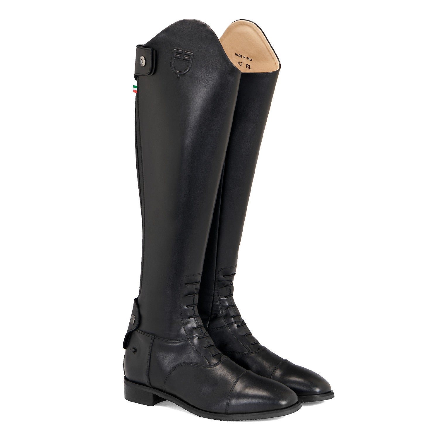 Unisex boots with laces and back zip.