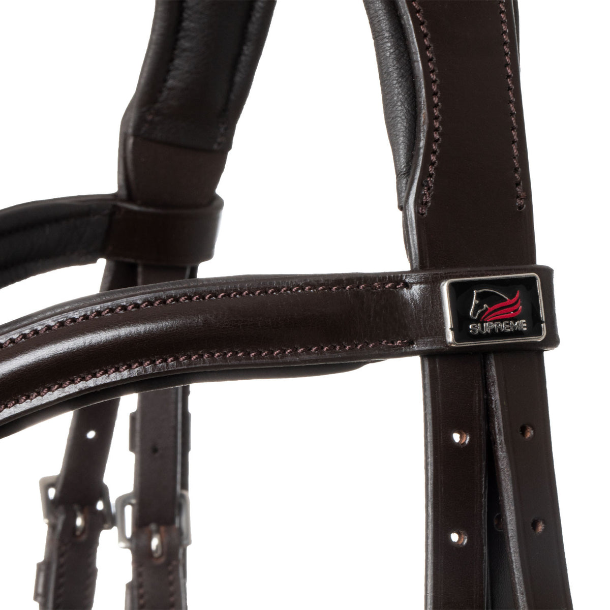 Snaffle bridle with anatomical curved noseband