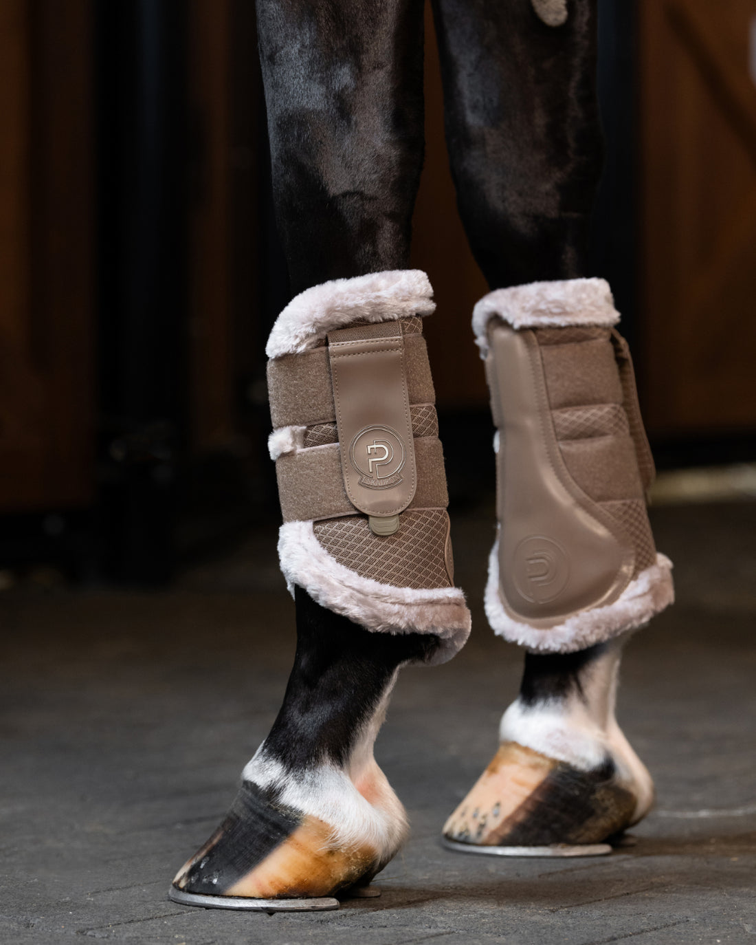 Eskadron Mesh Faux Fur Tendon Boots Platinum 25.