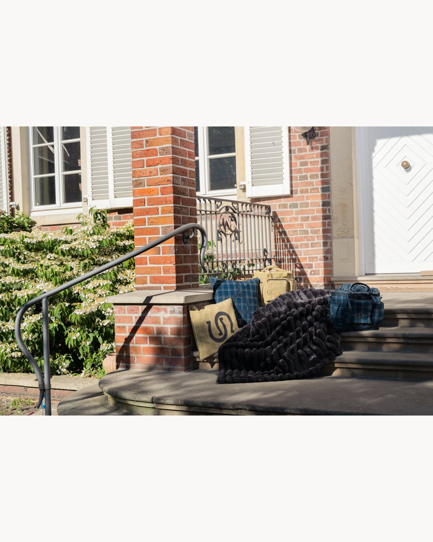 Eskadron Cosy Couch Rug Heritage 25