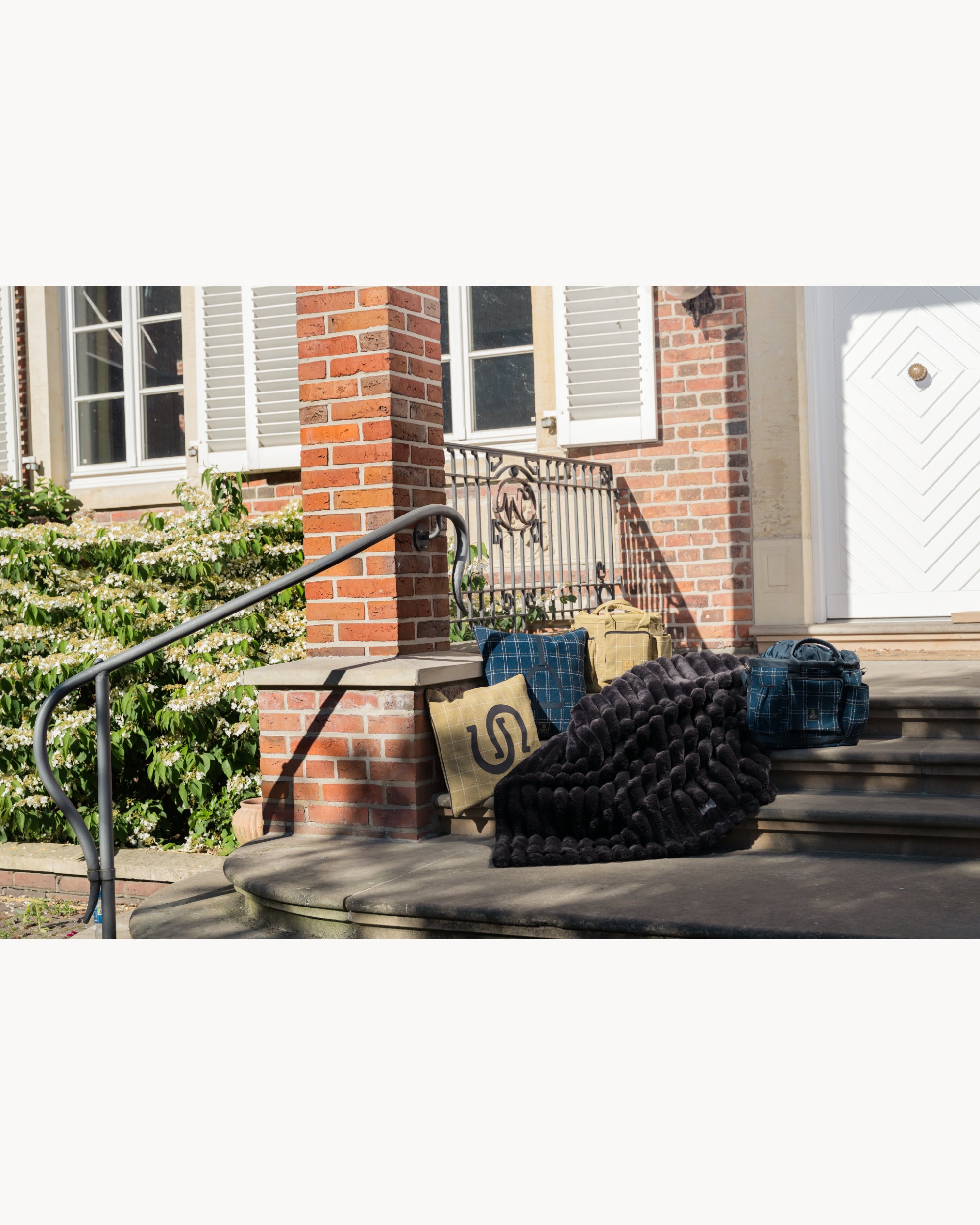 Eskadron Cosy Couch Rug Heritage 25