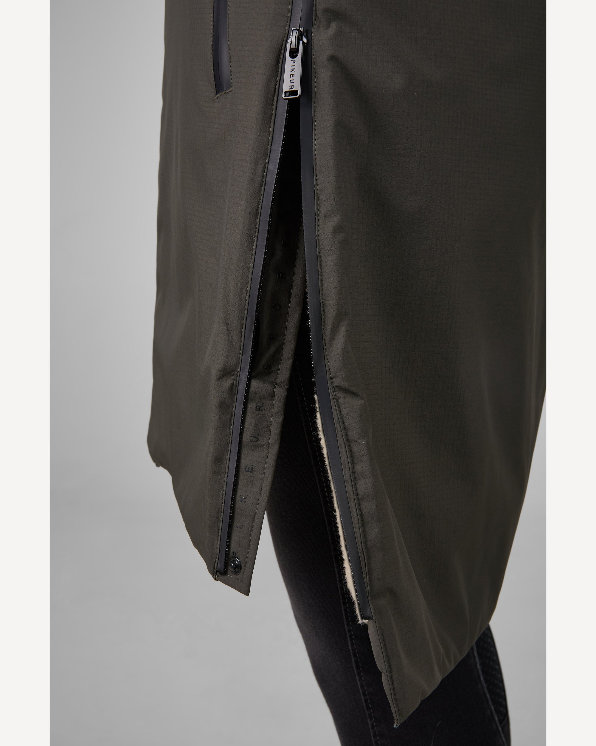 Pikeur London Ladies Waterproof Rain Coat 8022
