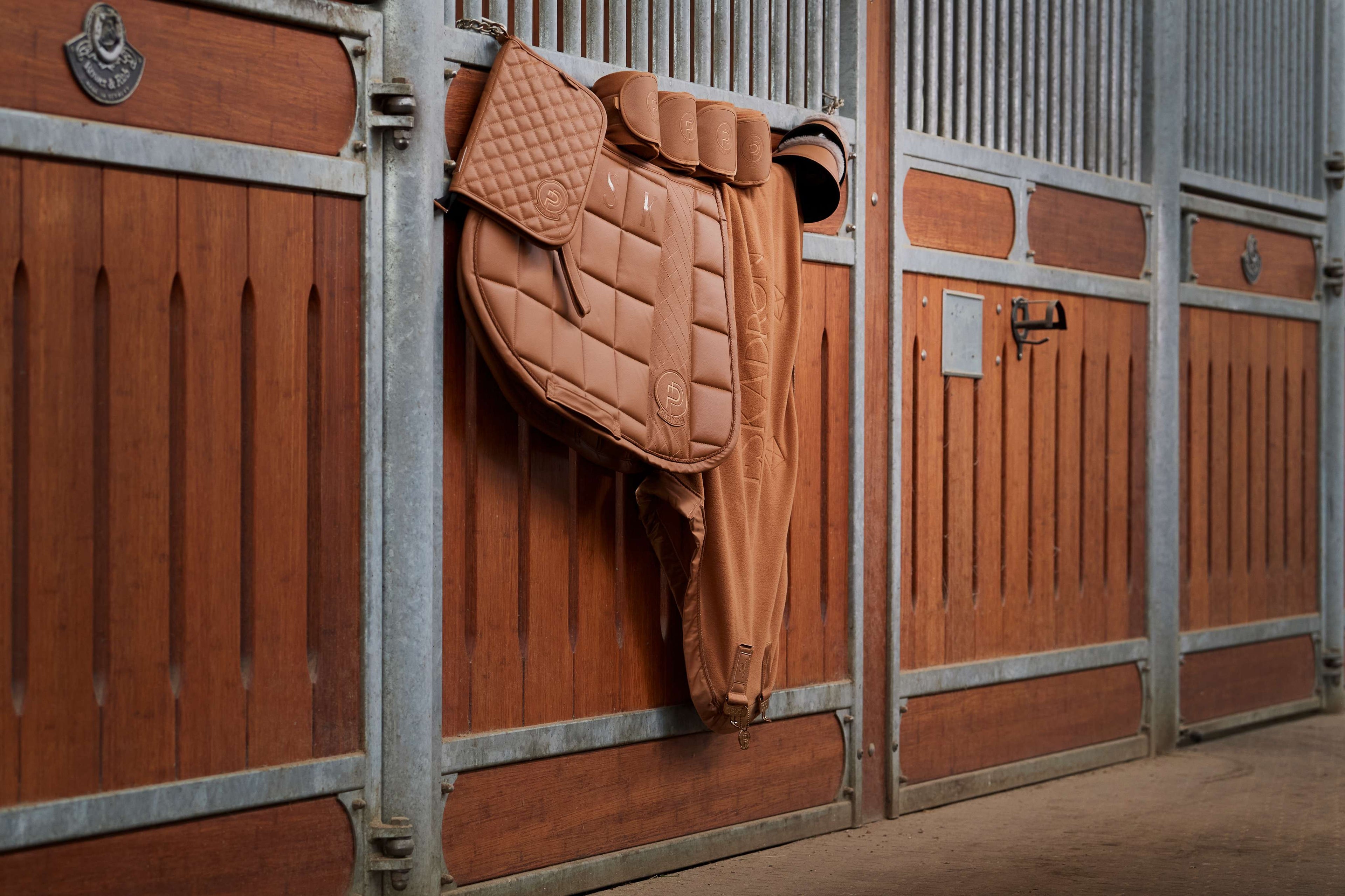 Eskadron Fleece Stamp Sweat Rug Platinum Summer 2023 -